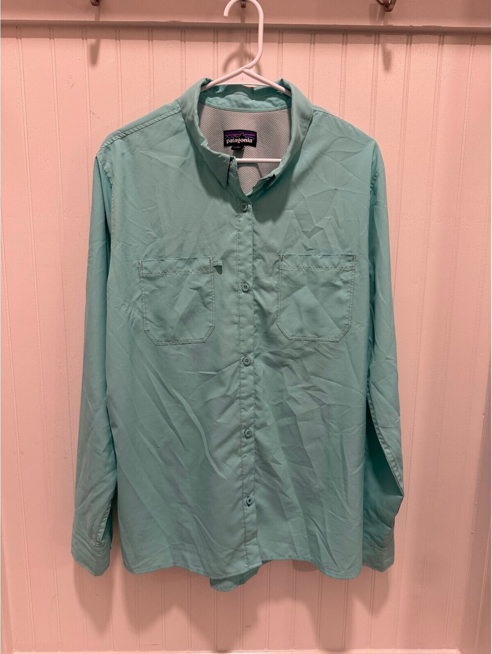 Patagonia Women's XL Long Sleeve Active Button-Up Shirt in Light Blue
